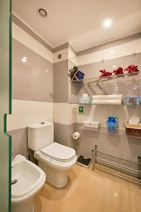 Modern Apartment With Garage And Pool リスボン