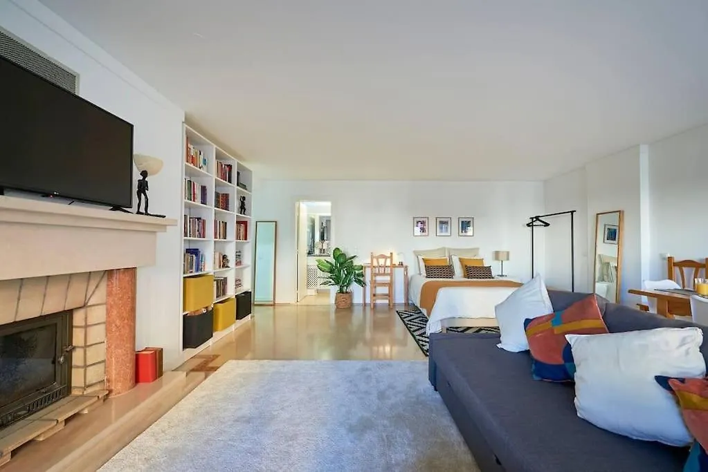 Modern Apartment With Garage And Pool リスボン
