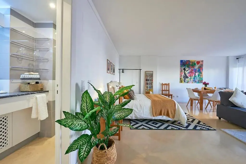 Modern Apartment With Garage And Pool リスボン